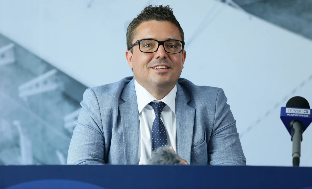 ​"Musimy utrzymać poziom sportowy. Znam ludzi pracujących w klubie, jego silne i słabsze strony, wiem co można poprawić" - powiedział nowy prezes występującego w piłkarskiej ekstraklasie Piasta Gliwice Łukasz Lewiński. Biznesmen zaznaczył, że "udział wynagrodzeń w budżecie klubu jest zbyt wysoki".