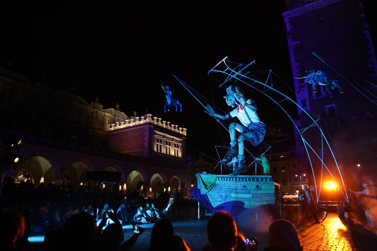 140 spektakli obejrzą widzowie podczas 37. ULICA Festival w Krakowie. Hasło tegorocznej edycji to "Wszystko jest teatrem". Wstęp na festiwal jest wolny. 