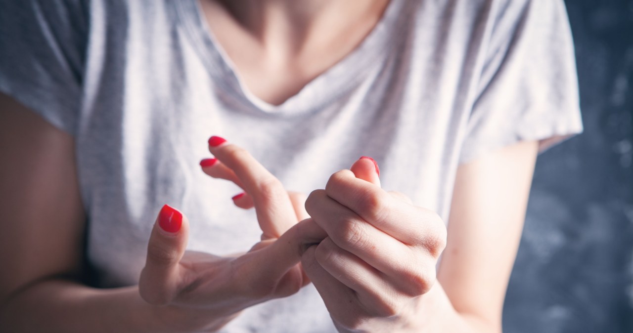 Takie zmiany na palcach są alarmujące. To jeden z objawów twardziny