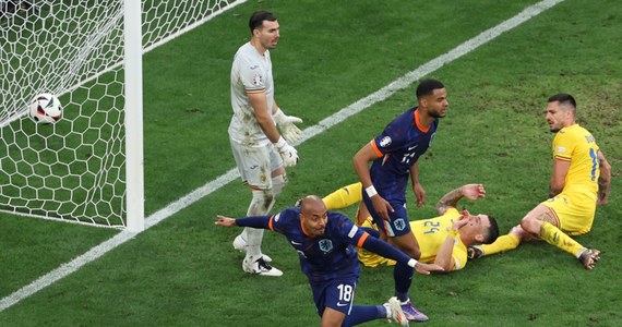 Rumuni liczyli na uzyskanie historycznego wyniku. Holendrzy nie pozostawili im jednak złudzeń. Zasłużenie wygrali 3:0 po swoim najlepszym meczu w tym turnieju. Po tym spotkaniu stają się jednym z faworytów do mistrzostwa Europy.