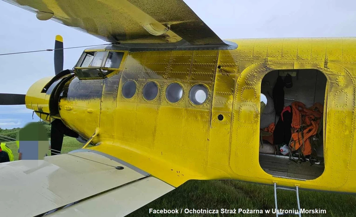 Samolot An-2 z 14 osobami na pokładzie awaryjnie lądował na terenie byłego lotniska w Kołobrzegu-Bagiczu. Doszło do rozszczelnienia jednego z układów, prawdopodobnie hydraulicznego, i zadymienia. Nikt nie został poszkodowany - przekazał rzecznik prasowy KP PSP w Kołobrzegu st. kpt. Krzysztof Azierski.
