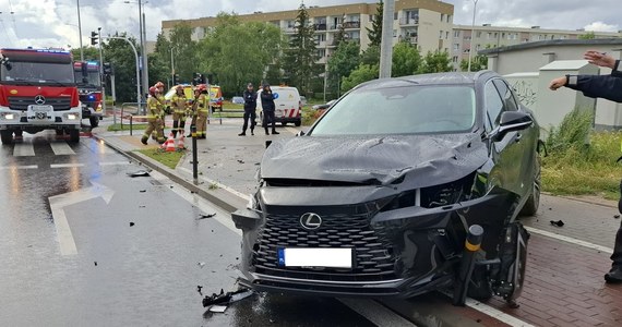 Trzy osoby zostały poszkodowane w wypadku drogowym, do którego doszło we wtorek w Gdyni. Policja podała, że 70-letni kierowca stracił panowanie nad pojazdem i wjechał na chodnik, którym szli piesi.