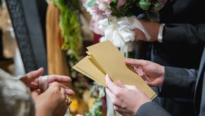 ​Nowożeńcy okradzeni w noc poślubną. Stracili koperty z pieniędzmi