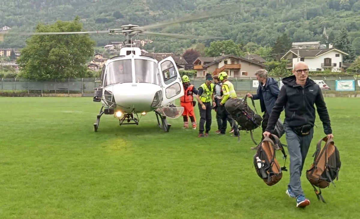 Do zniszczonej w wyniku niedawnej powodzi, odciętej od świata miejscowości Cogne w Dolinie Aosty na północy Włoch, turyści będą przywożeni śmigłowcami - ogłosiła minister turystyki Daniela Santanche. Jej zapowiedź wywołała falę krytyki i zdumienie.