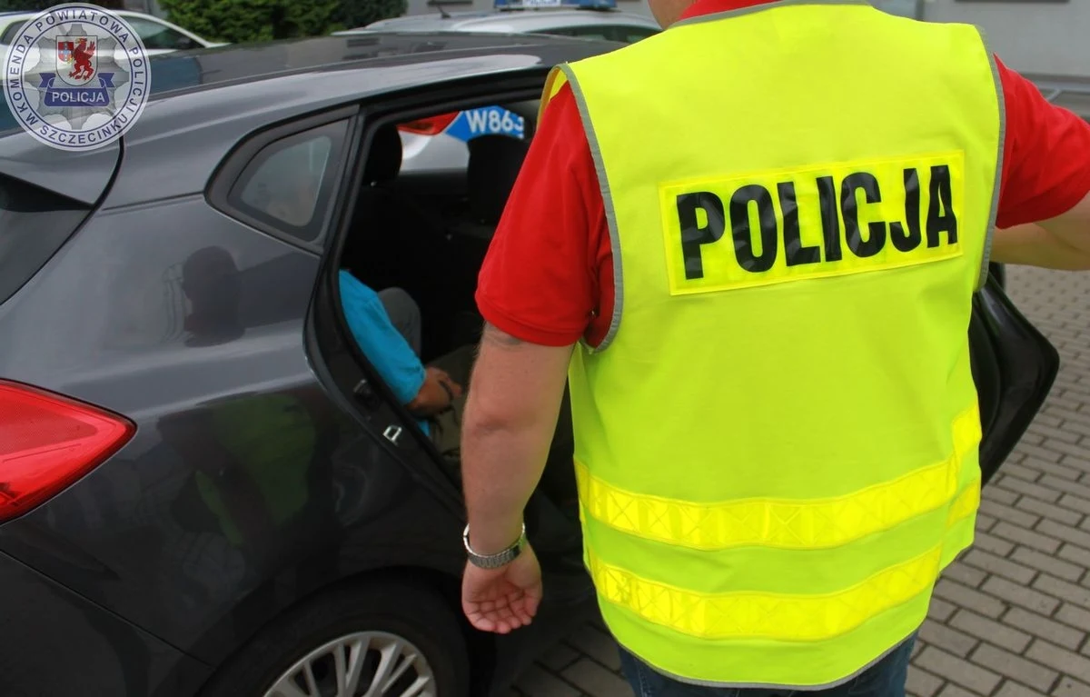 Na 3 miesiące do aresztu 36-latek, podejrzany o spowodowanie wypadku w Wierzchowie, w którym zginęła kobieta, a obrażenia odniosło sześć osób. Mężczyzna prowadził pod wpływem środków odurzających. Grozi mu do 12 lat więzienia.