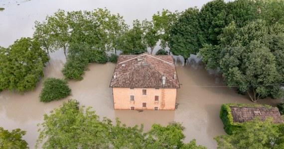 Konsulat RP w Mediolanie ostrzegł w środowym wpisie na platformie X, że w północnej części Włoch pogoda może być niebezpieczna. Meteorolodzy przewidują burze i intensywne opady deszczu.