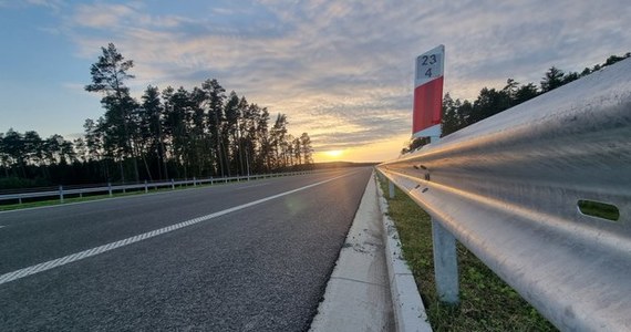 Ponad 853 mln zł - tyle ma kosztować projekt i budowa 22-kilometrowego odcinka drogi ekspresowej S11 pomiędzy Poznaniem a Obornikami. Kierowcy pojadą tą trasą w 2028 roku.
