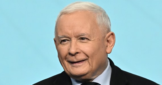 "Niemcy nie ukarały hitlerowskich zbrodniarzy" - powiedział Jarosław Kaczyński na środowej konferencji. "Jeden z obowiązków, czyli odcięcie się od hitleryzmu - nie został spełniony" przez naszych zachodnich sąsiadów, dodawał.. Drugim obowiązkiem było zadośćuczynienie ofiarom III Rzeszy. Polska nigdy nie zrzekła się roszczeń dotyczących odszkodowań - mówił prezes, dodając, że takie uchwały zostały podjęte przez mocodawców ze Związku Radzieckiego.