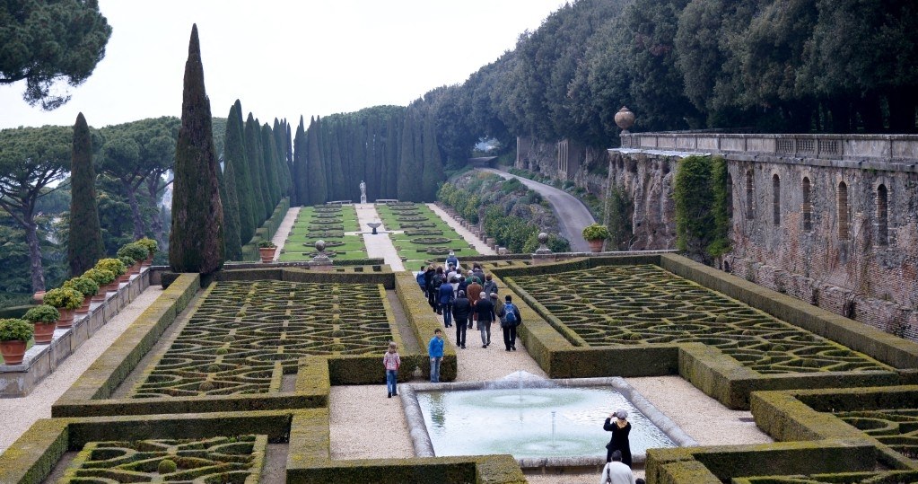 Castel Gandolfo. Letnia rezydencja papieża. Czy można ją zwiedzać?