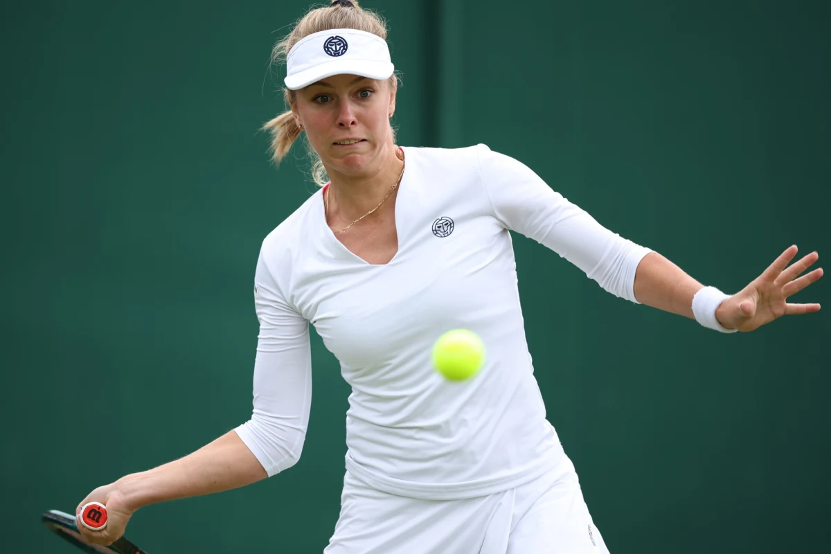 Magdalena Fręch odpadła w pierwszej rundzie wielkoszlemowego Wimbledonu. Polka przegrała w środę z rozstawioną z numerem 20. brazylijską tenisistką Beatriz Haddad Maią 5:7, 3:6.
