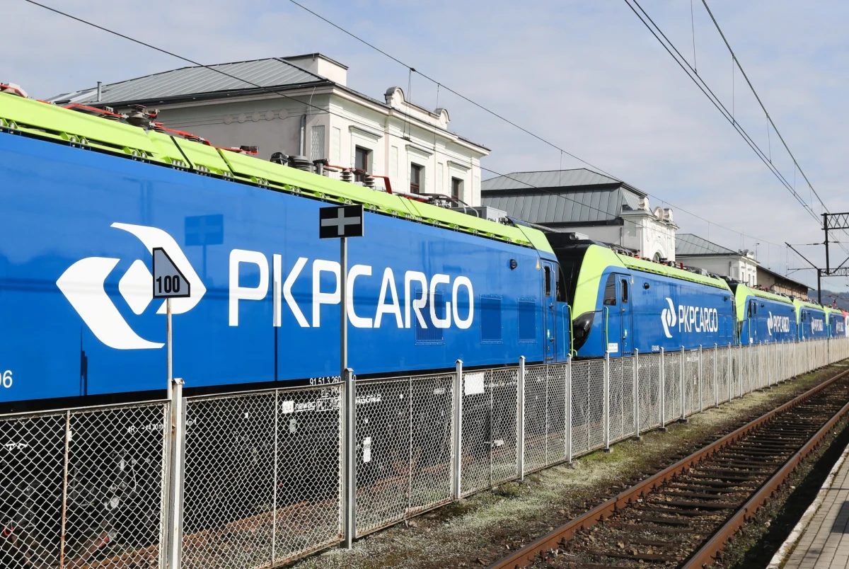 Zamiar zwolnienia do 30 proc. zatrudnionych przewiduje uchwała, podjęta w środę przez zarząd PKP Cargo - poinformowała spółka w komunikacie giełdowym. Zgodnie z uchwałą zwolnienia miałyby nastąpić do 30 września 2024 r.