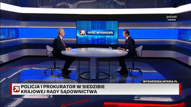 W środę do siedziby Krajowej Rady Sądownictwa w asyście policji weszli prokuratorzy Prokuratury Krajowej. Do sprawy odniósł się w "Gościu Wydarzeń" szef MSWiA Tomasz Siemoniak. - Nie wydaje mi się, żeby trzeba było wszystkich uprzedzać, jeśli jest podejrzenie popełnienia przestępstw. Jeśli ktoś ma wątpliwości, to można zaskarżyć sprawę do sądu - stwierdził.Jak dodał, "w świetle wielu lat szkodnictwa i psucia polskiego systemu prawnego, działania prokuratury i służby wydają mi się konsekwentne i zgodne z przepisami". - Każdy, kto ma wątpliwości, ma prawo zaskarżyć te czynności - wskazał.