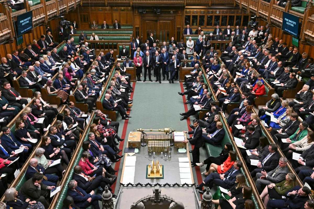 Opozycyjna Partia Pracy w czwartkowych wyborach do Izby Gmin zdobędzie 431 mandatów i będzie miała w niej przewagę nad opozycją wynoszącą 212 mandatów, czyli największą, jaką jakakolwiek partia zdobyła w Wielkiej Brytanii od 1832 roku - wynika z opublikowanego w środę badania ośrodka YouGov.