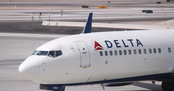 Samolot amerykańskich linii lotniczych Delta, lecący z Detroit do Amsterdamu, musiał lądować awaryjnie na nowojorskim lotnisku JFK z powodu zatrucia pokarmowego części pasażerów po spożyciu nieświeżego posiłku. Do szpitala przewieziono 24 osoby.