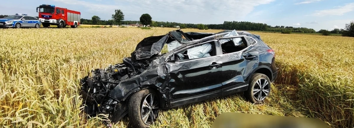 Policja i prokuratura badają okoliczności tragicznego wypadku w Stasinowie na Lubelszczyźnie. Dachowało tam auto osobowe. Dwaj 18-latkowie zginęli na miejscu. 17-latka i 18-latek zostali hospitalizowani. 