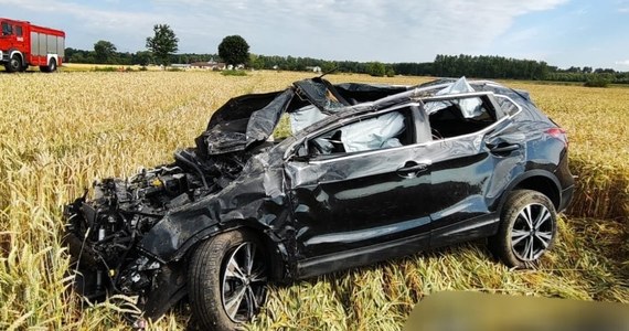 Policja i prokuratura badają okoliczności tragicznego wypadku w Stasinowie na Lubelszczyźnie. Dachowało tam auto osobowe. Dwaj 18-latkowie zginęli na miejscu. 17-latka i 18-latek zostali hospitalizowani. 