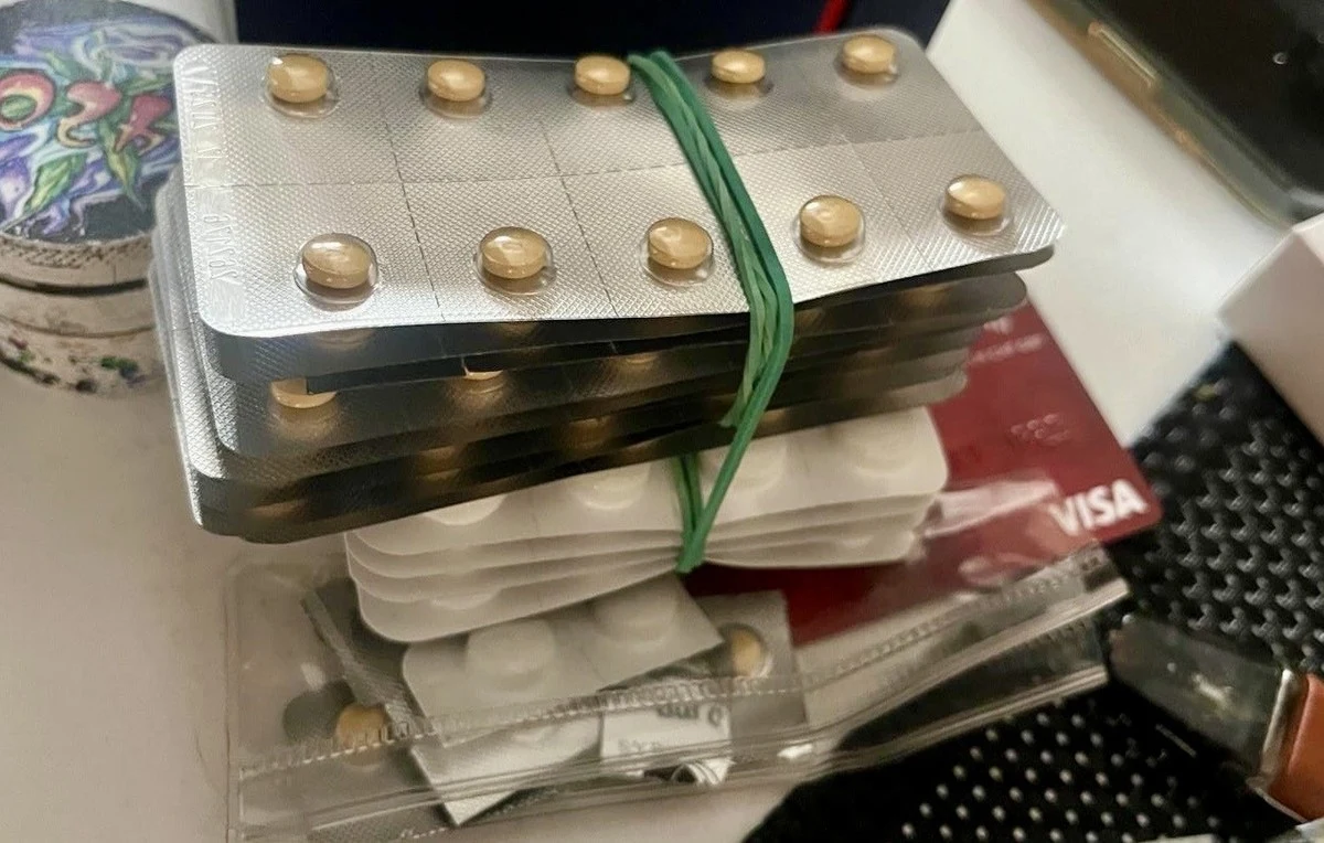 89 recept na leki zawierające substancje psychotropowe lub środki odurzające wystawili dwaj mężczyźni, którzy włamali się na konto jednego z lekarzy. Grozi im do 8 lat więzienia. 