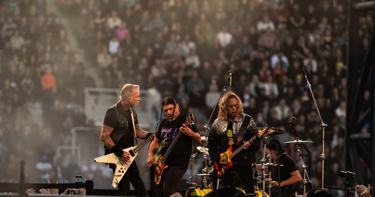 3 lipca na Placu Konesera 5 w Warszawie otwarto Pop-Up Shop zespołu Metallica. Punkt przyciąga fanów zespołu z całego kraju, oferując możliwość zakupu oficjalnych gadżetów Metalliki. 