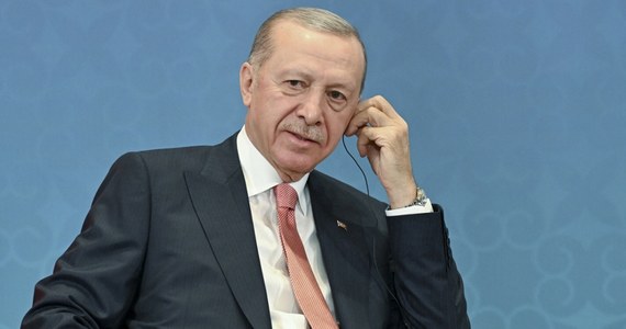 ​Prezydent Turcji Recep Tayyip Erdogan przyjedzie do Berlina na sobotni mecz ćwierćfinałowy Euro 2024 między reprezentacją swojego kraju a Holandią, mimo sporu politycznego, jaki wywołał gest tureckiego piłkarza Meriha Demirala.