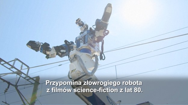 Przypomina złowrogiego robota z filmów science-fiction z lat 80. Humanoidalny robot japońskich kolei JR West został zaprojektowany z myślą o pomocy pracownikom w niebezpiecznych i ciężkich zadaniach. Maszynę zamontowano na pojeździe poruszającym się po torach. Robot jest stworzony do prac konserwacyjnych i oczyszczania infrastruktury kolejowej.