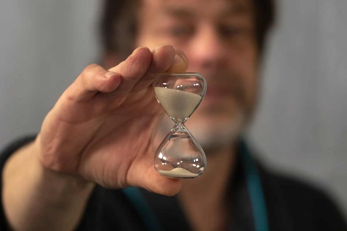 Czterysta dwadzieścia lat. Tyle czasu zajmują po zsumowaniu dojazdy Polaków do pracy tylko jednego popołudnia! Takie dane podał dzisiaj Główny Urząd Statystyczny. Chodzi o pracowników, którzy muszą dotrzeć do pracy w innej gminie niż ta, w której mieszkają.