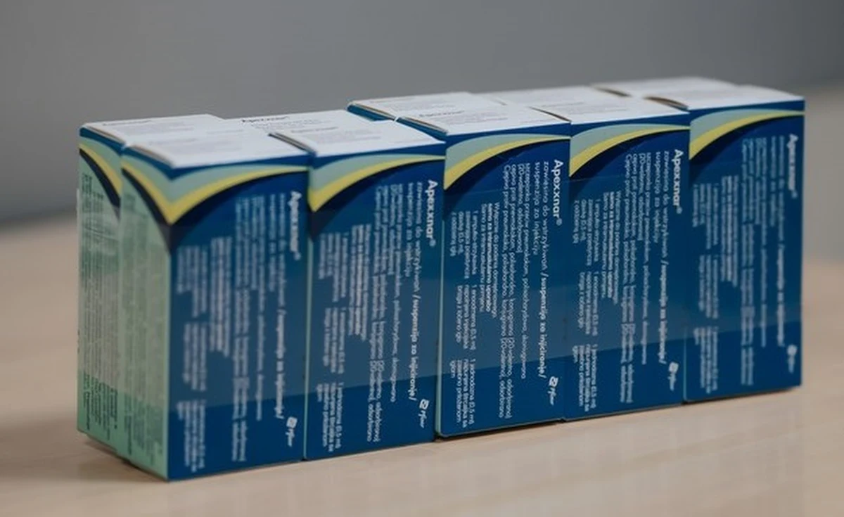 Bezpłatne szczepienia przeciwko pneumokokom w Łodzi. Ten program profilaktyczny adresowany jest do osób w wieku 55-64 lat, które cierpią na choroby płuc. Jednocześnie tacy pacjenci mogą zapisać się na badania w Miejskim Centrum Medycznym "Bałuty" oraz Centralnym Szpitalu Klinicznym CKD przy ul. Pomorskiej 251 w Łodzi.