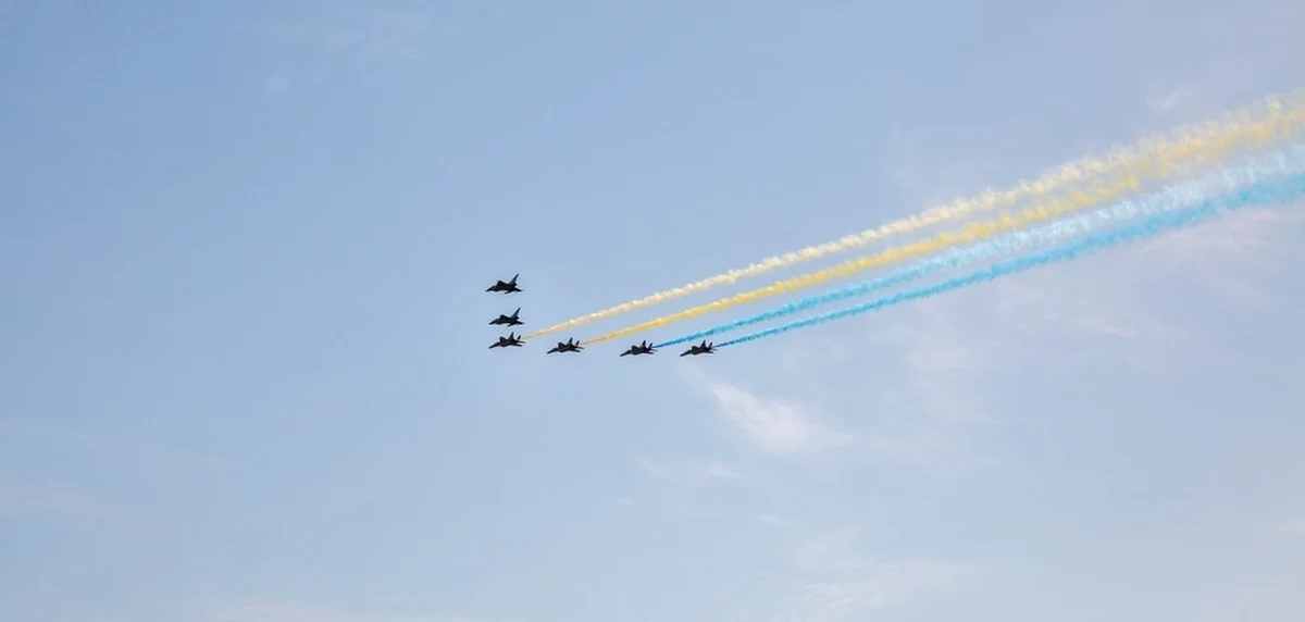 Rosyjskie drony i iskandery spadają od 3 dni na ukraińskie lotniska. Siły Moskwy zintensyfikowały ataki, ponieważ sądzi się, że Ukraińcy mogą już być w posiadaniu myśliwców F-16 przekazanych z Zachodu. Kijów zaprzecza, ale AFP powołuje się na europejskiego wojskowego, który twierdzi: tak, amerykańskie samoloty już tam są.