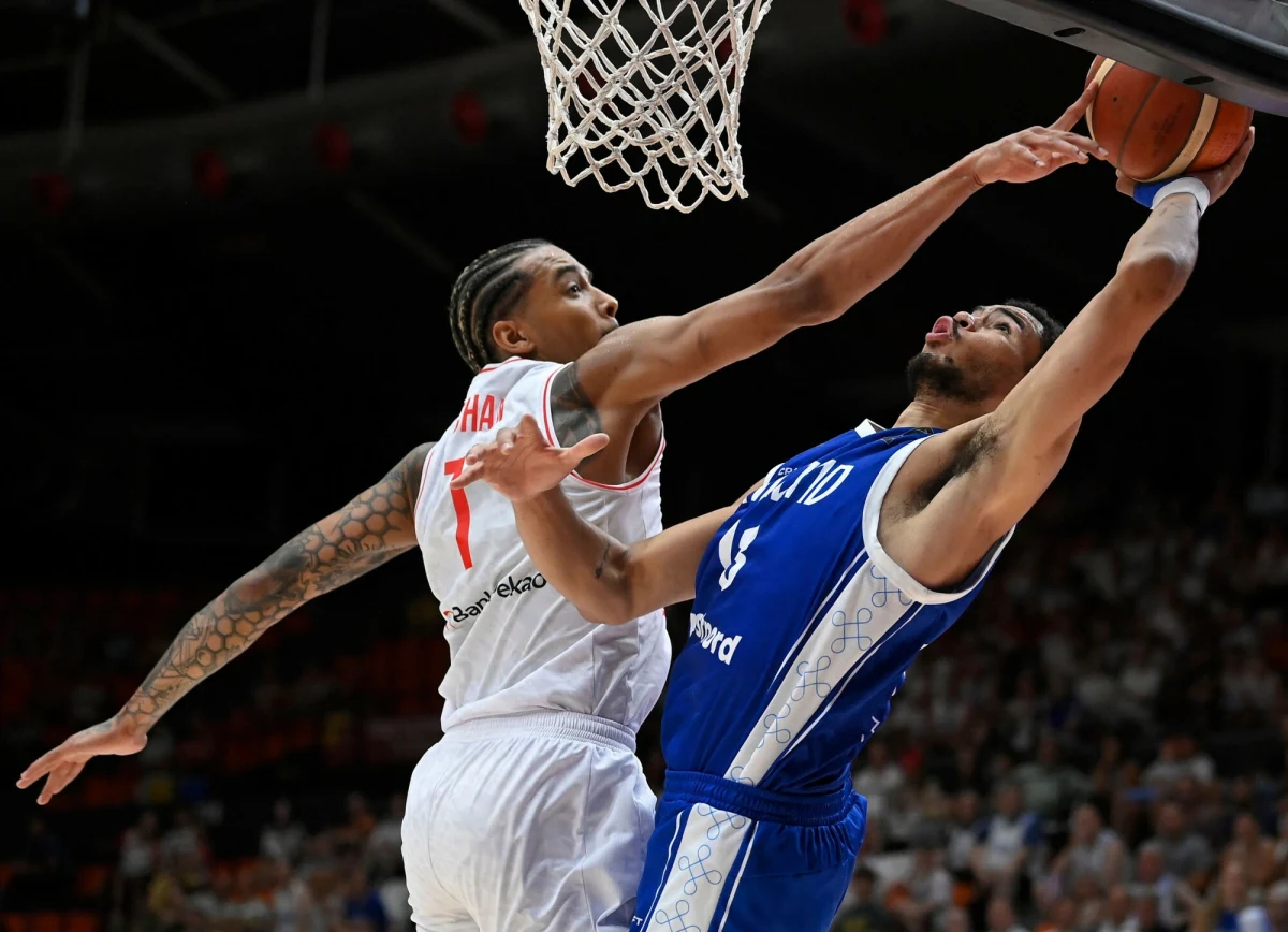 Reprezentacja Polski koszykarzy przegrała z Finlandią 88:89 (24:24, 23:14, 24:22, 17:29) w drugim meczu grupy B olimpijskiego turnieju kwalifikacyjnego w Walencji i nie awansowała do półfinałów. Tym samym straciła szanse na udział w igrzyskach.