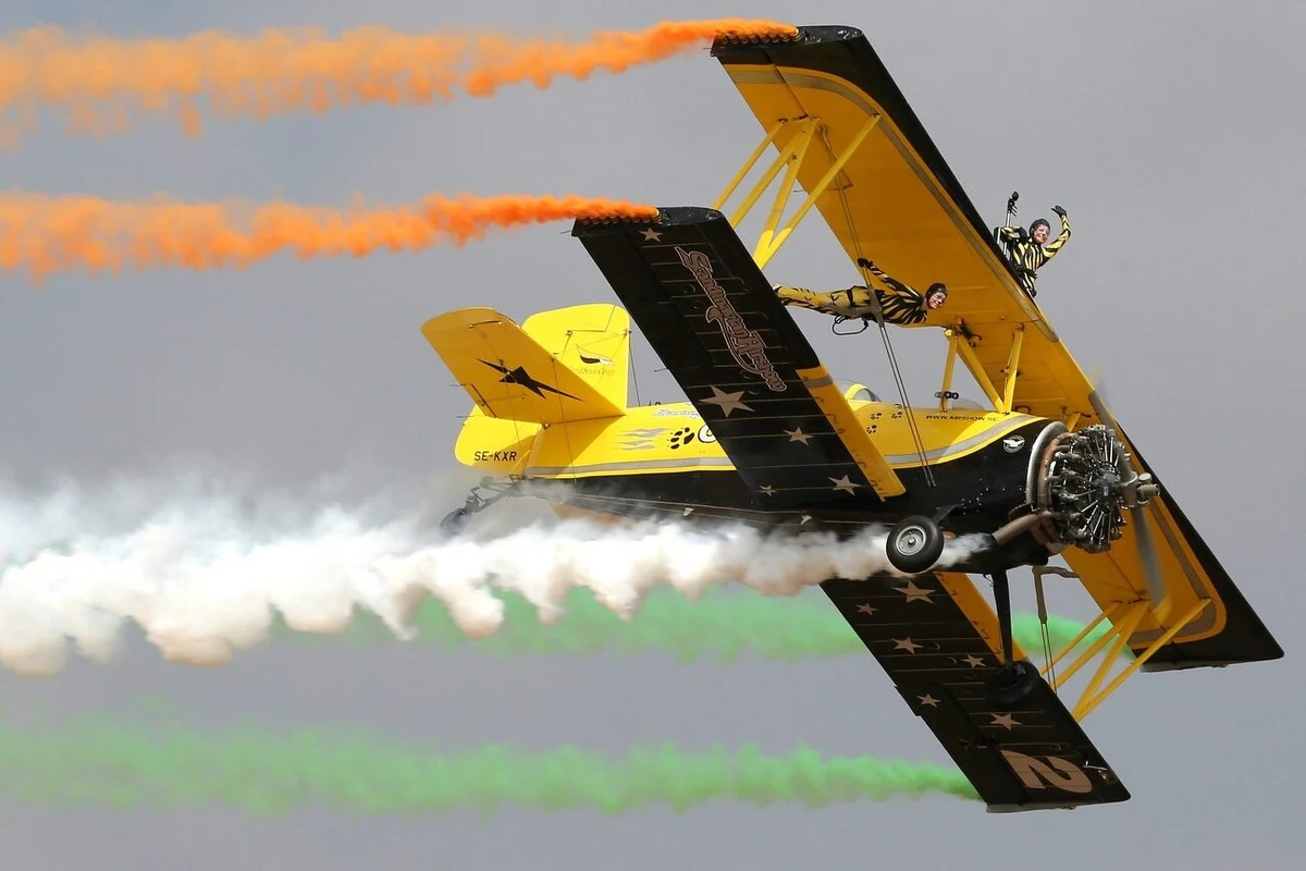 Spacer po skrzydłach lecącego samolotu, bitwa powietrzna, pokazy lotnicze i fiesta balonowa to atrakcje, które czekają na uczestników Fly Fest w Piotrkowie Trybunalskim. Impreza lotnicza odbędzie się już po raz dwunasty. 
