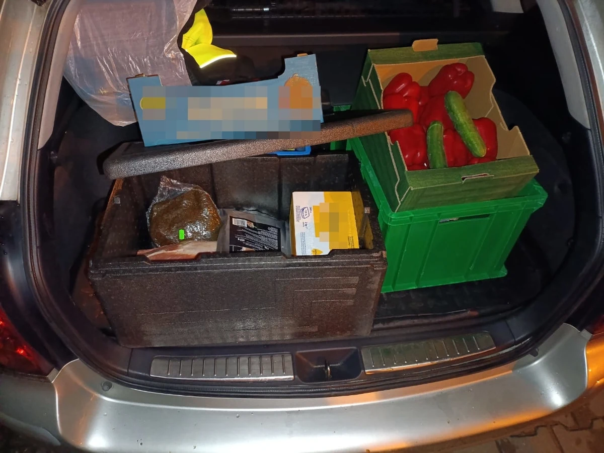 Do 10 lat więzienia grozi dwóm mężczyznom, którzy kradli jedzenie z jednego z warszawskich szpitali. W czasie co najmniej 10 napadów przywłaszczyli jedzenie o wartości przekraczającej 80 tys. złotych. 