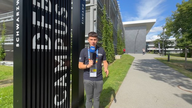 Tomasz Brożek oprowadza po siedzibie Niemieckiej Federacji Piłkarskiej DFB Campus.