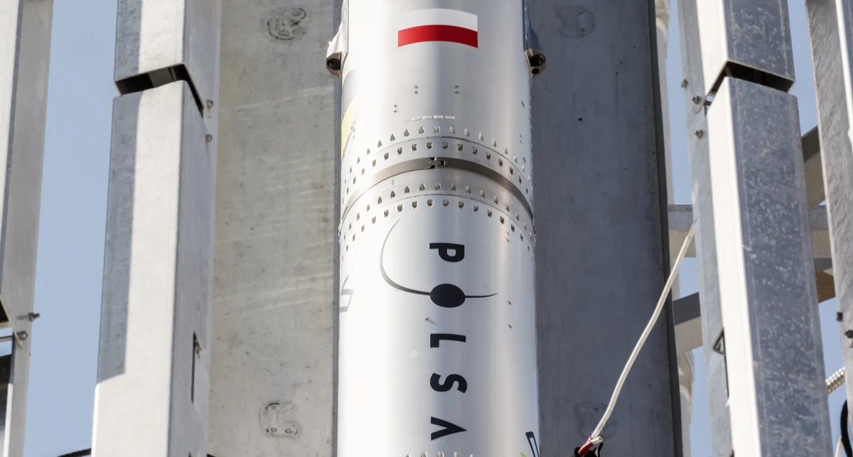 "To wydarzenie przełomowe w historii polskiej nauki i dokonań polskich inżynierów w zakresie technologii kosmicznych" - zaznaczono w piątkowym komunikacie POLSA i Instytutu Lotnictwa. W ten sposób skomentowano udany test polskiej rakiety suborbitalnej ILR-33 BURSZTYN 2K.