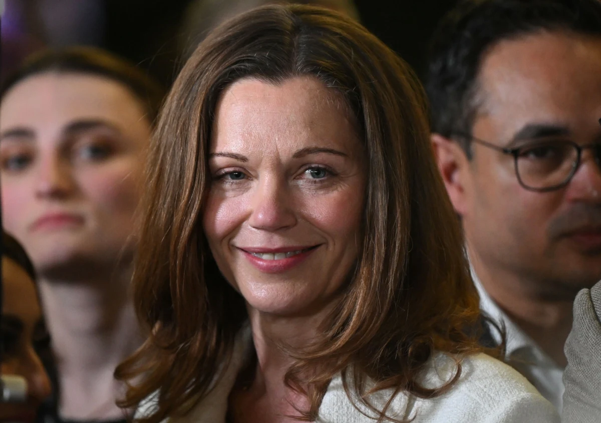 Starała się unikać rozgłosu i nie rzucać w oczy. Teraz się to zmieni, bo jej mąż został właśnie premierem Wielkiej Brytanii. Spojrzenia Brytyjczyków od razu padły na Victorię Starmer, bo przecież mieszkańców Wysp pasjonuje wszystko, co związane z życiem prywatnym tych, którzy w kraju sprawują władzę. Kim zatem jest Victoria Starmer?