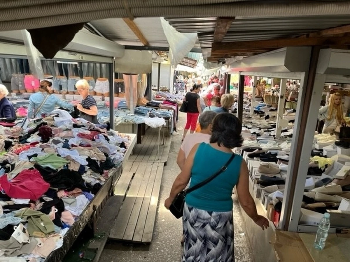 A jednak. Wydawało się, że kupcy z targowiska przy ul. Ruskiej muszą się wynieść stamtąd do niedzieli. Jak dowiedział się jednak reporter RMF FM - likwidacja targowiska tekstylnego w centrum Lublina została wstrzymana.