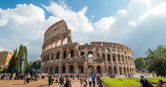 "Ty oglądasz Koloseum, oni oglądają ciebie" - w tak sugestywny sposób polska ambasada w Rzymie ostrzega obywateli przed kieszonkowcami, których we Włoszech określa się jako "borseggiatori".