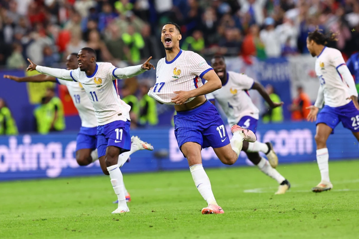 Piłkarze reprezentacji Francji po rzutach karnych pokonali Portugalię w ćwierćfinale mistrzostw Europy. Wcześniej przez 120 minut nie padły bramki. Ich rywalem w półfinale będą Hiszpanie, którzy po dogrywce wygrali 2:1 z gospodarzami turnieju Niemcami.