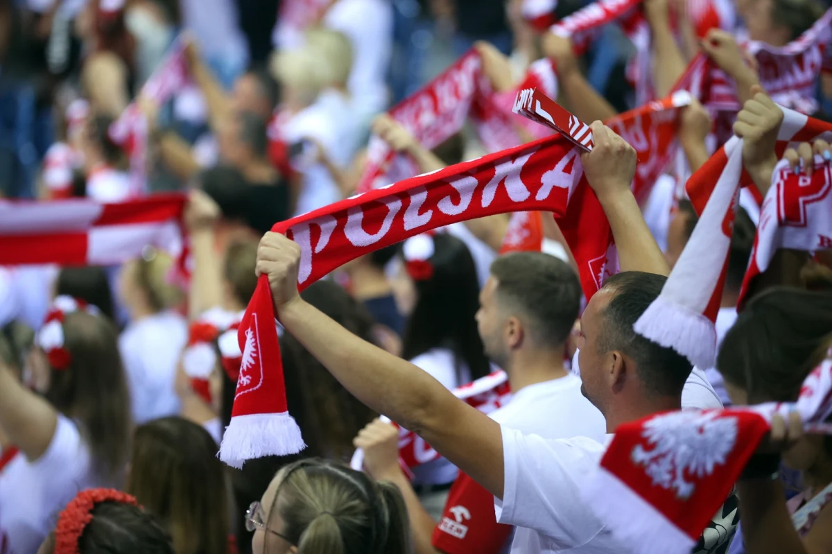 Reprezentacja Polski siatkarzy przygotowuje się do igrzysk olimpijskich w Paryżu. Jednym z ostatnich testów będzie dla Biało-Czerwonych Memoriał Huberta Wagnera w Krakowie. Jeśli chcecie zobaczyć na żywo najlepszych polskich siatkarzy, mamy dla Was bilety na turniej! Szczegóły znajdziecie poniżej.