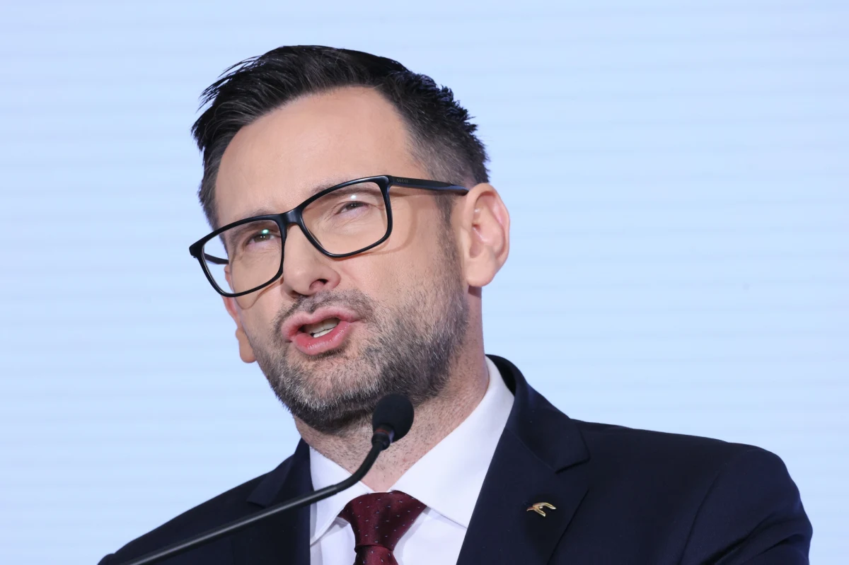 We wtorek, 9 lipca o godz. 10 Daniel Obajtek ma stawić się przed komisją śledczą ds. afery wizowej. To czwarta próba przesłuchania byłego prezesa Orlenu. Zapowiedziano, że tym razem będzie skuteczna. Szef komisji Marek Sowa potwierdził, że były prezes Orlenu odebrał wezwanie.