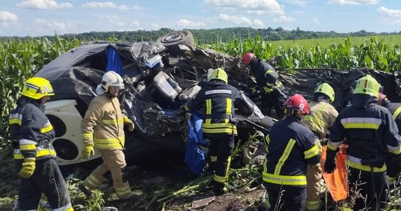 ​14 osób, w tym 6-letnie dziecko, zginęło w wyniku zderzenia cysterny z minibusem w obwodzie rówieńskim w północno-zachodniej Ukrainie - powiadomiła Państwowa Służba ds. Sytuacji Nadzwyczajnych tego kraju.