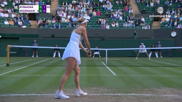 Skrót meczu Jelena Rybakina - Caroline Wozniacki.

Transmisje z Wimbledonu można oglądać na sportowych antenach Polsatu oraz w Polsat Box Go