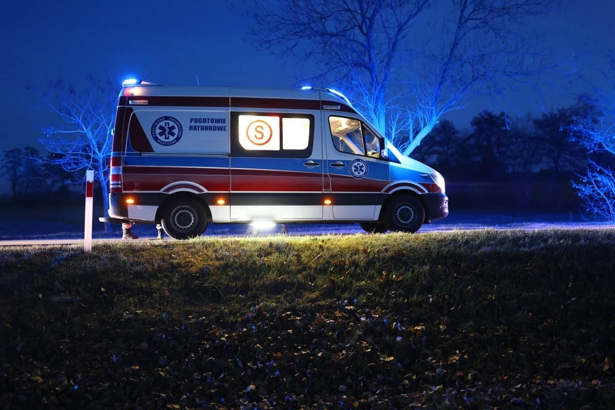 Groźny wypadek podczas festynu w Radgoszczy w powiecie międzychodzkim w Wielkopolsce. Silny podmuch wiatru poderwał tam dwa dmuchane zamki.