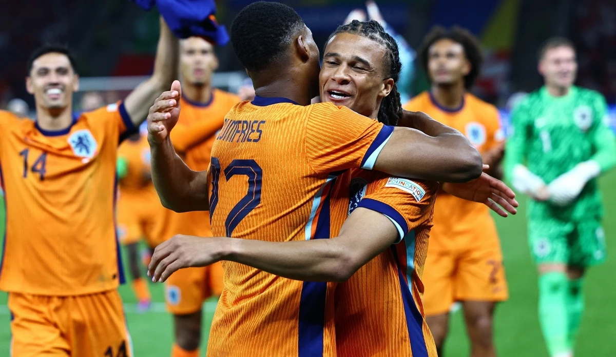 Holandia wygrała z Turcją w Berlinie w ostatnim ćwierćfinale piłkarskich mistrzostw Europy w Niemczech. W półfinałach zameldowały się wcześniej reprezentacje Hiszpanii, Francji i Anglii.