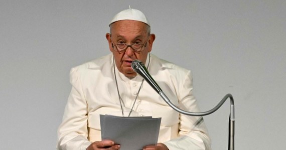 "Dziś na świecie demokracja nie cieszy się dobrym zdrowiem" – mówił w Trieście na północy Włoch papież Franciszek. Za "wroga demokracji i miłości do bliźniego" uznał nieuczestniczenie w wyborach. "Obojętność jest rakiem demokracji" - powiedział.