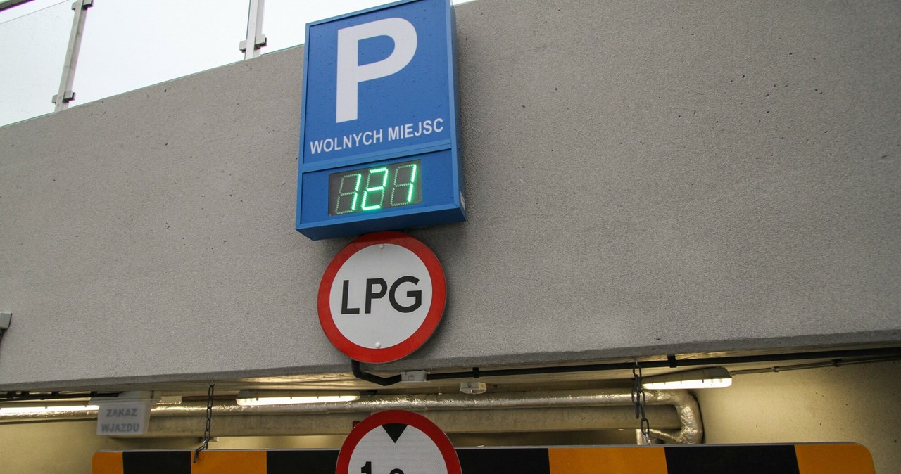 Zarządca zakazuje wjazdu na parking samochodom z LPG. Czy to w ogóle legalne? wiadomości,aktualności,Interia Zarządca zakazuje wjazdu na parking samochodom z LPG. Czy to w ogóle legalne?