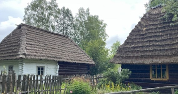 W Faktach RMF FM odwiedzamy tego lata miejsca znane dzięki filmowcom. Skansen w Kolbuszowej był planem serialu "1670", którego drugi sezon właśnie powstaje. 