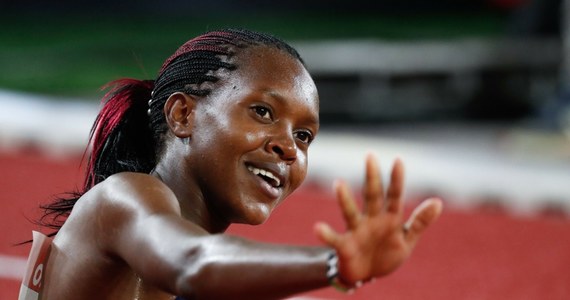 Kenijka Faith Kipyegon czasem 3 minuty 49,04 sek. pobiła w Paryżu rekord świata w biegu na 1500 metrów. Poprzedni był gorszy o 0,07 sekundy.