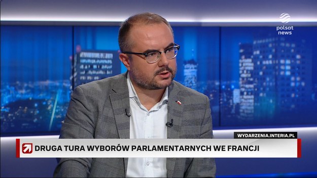 Paweł Jabłoński stwierdził, że docenia Marine Le Pen. - Ona mocno pracowała politycznie i zwiększyła poparcie (...). Zgadzamy się w kwestiach choćby zbyt dużego poziomu biurokracji w UE, w innych sprawach jesteśmy krytyczni - wyjaśnił polityk, nie dając jednoznacznie do zrozumienia, czy jako Francuz poparłby liderkę skrajnej prawicy. 