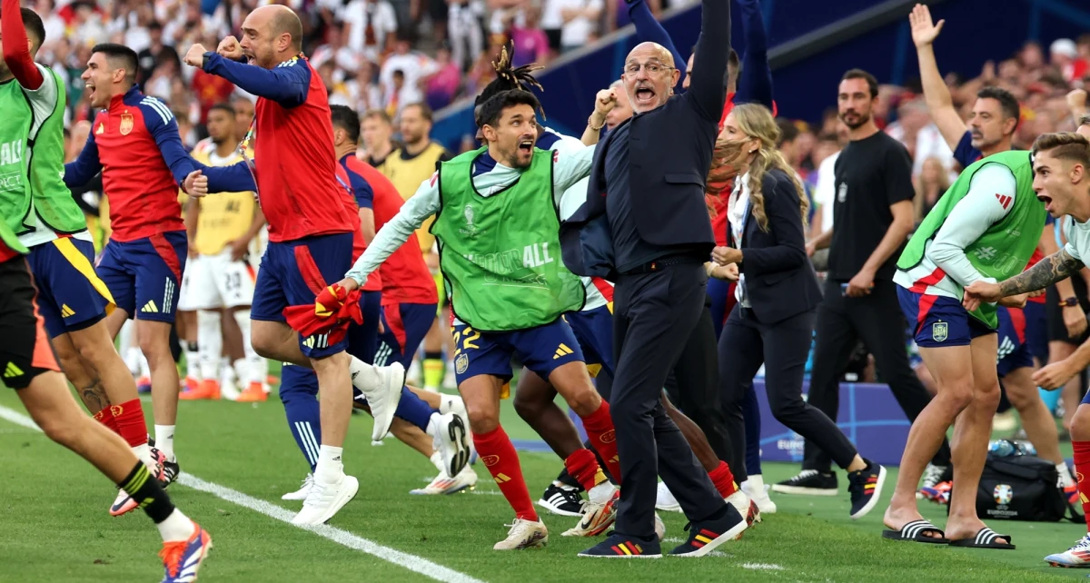 ​Hiszpanie, którzy w ćwierćfinale Euro 2024 pokonali Niemców 2:1, są faworytami bukmacherów, nie tylko w półfinałowym starciu z wicemistrzami świata Francuzami, ale i walki o trofeum. Do ćwierćfinałów numerem jeden bukmacherów była Anglia.