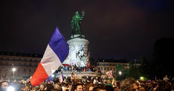 Nowy Front Ludowy (NFP) zdobył najwięcej głosów w II turze wyborów parlamentarnych we Francji, uzyskując 182 mandaty w Zgromadzeniu Narodowym - wynika z oficjalnych, ostatecznych rezultatów podanych przez MSW, które cytuje "Le Monde". 