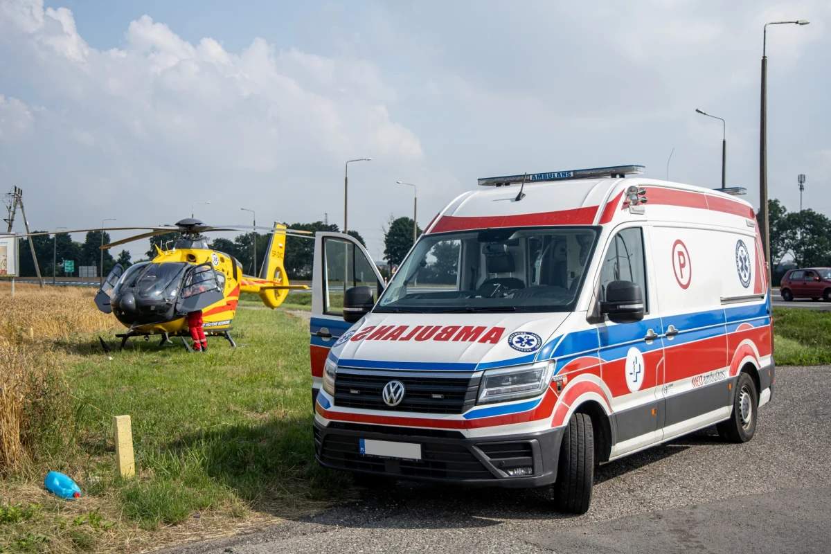 ​Dachowanie pojazdu wojskowego w miejscowości Makówka w gminie Narew na Podlasiu. W środku znajdowało się trzech żołnierzy. Wszyscy trafili do szpitala. 
